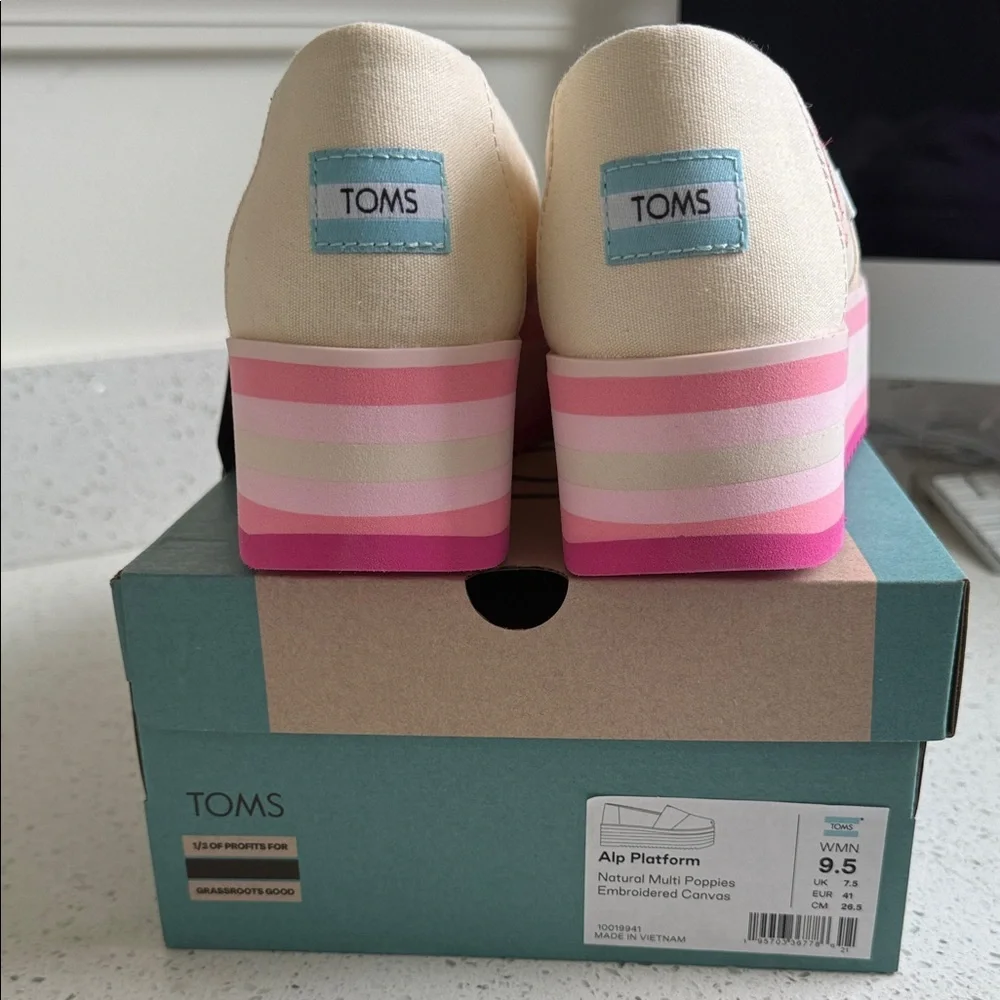 New TOMS Women's Beige Slip-On Shoes with Pink Floral Embroidery - Picture 9 of 9